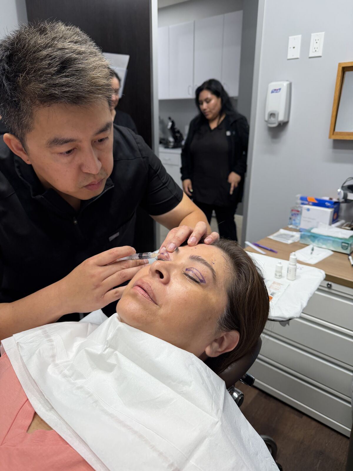 Preoperative marking of the upper eyelid