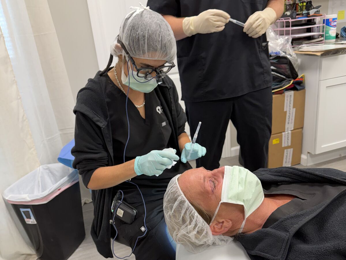 A physician preparing a patient for Ziplyft treatment during a training day